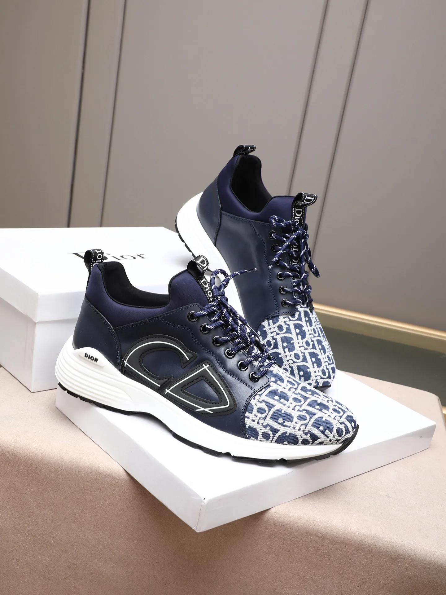 Men's shoes 💰460 💰Dior [Dior] 😘😘High-end series of casual men's shoes, simple and elegant👍👍👍The upper is made of first-layer genuine leather spliced ​​with Dior's special material [sun][sun]; imported first-layer sheepskin lining; special outsole, wear-resistant, lightweight, the overall design is harmonious and unified without lacking personality 👣🌟✨You deserve it! 5 colors😍Sizes 38~44. (45 custom-made) The picture above is a big seller🔥🔥🔥